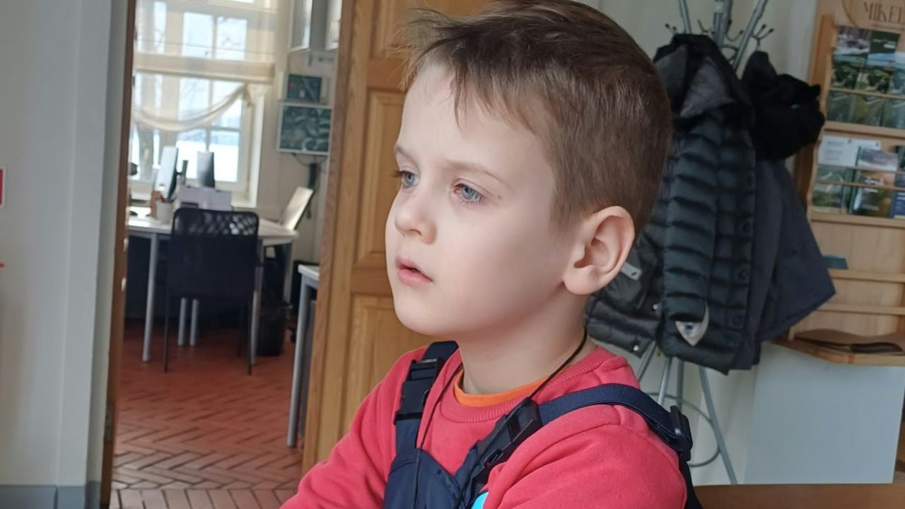 “Zaļā lampa”: Sešgadīgajam Paulam ar dzirdes zudumu un autismu nepieciešama palīdzība